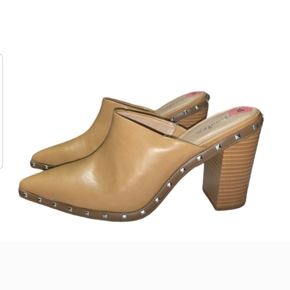 Mules on the Move - Picture 1 of 3